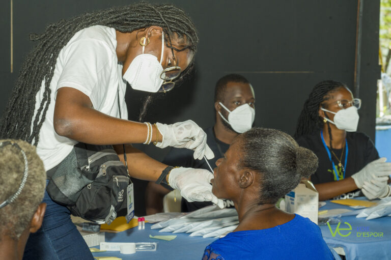 Rapwoche/Konekte : “Voie d’Espoir” ap kolekte tès ADN paran byolojik kap chache pitit yo ki te adopte